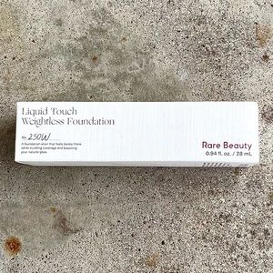 Rare Beauty Liquid Touch Weightless Foundation